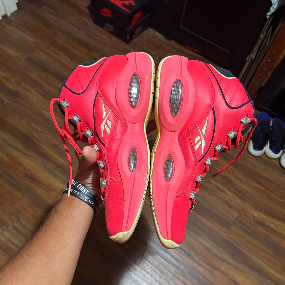 SOLD

Reebok Question mid x Hot Ones “the last dab”